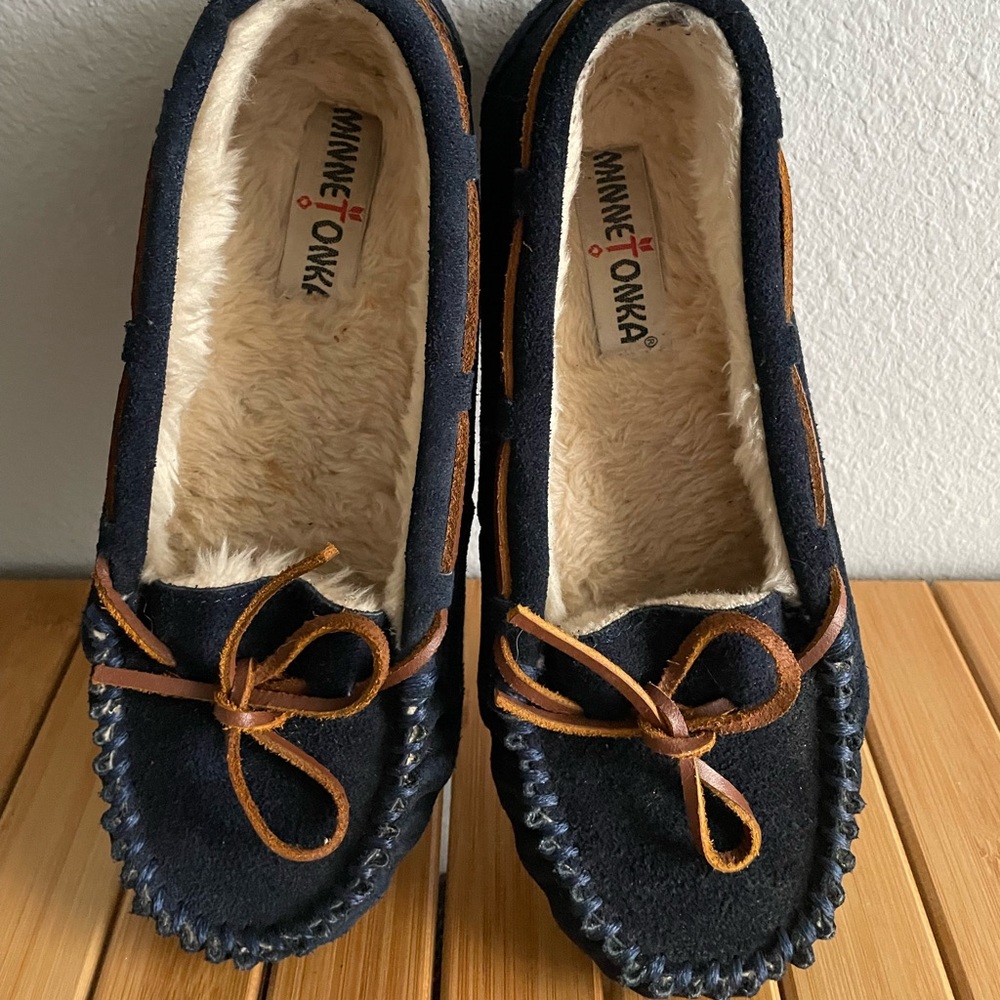 Navy Blue Minnetonka Britt Trapper Slipper! Size 7 ✌🏼